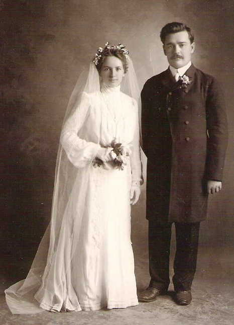 Dorothea Miller and John Conrad Schwabenland on their wedding day in 1903.