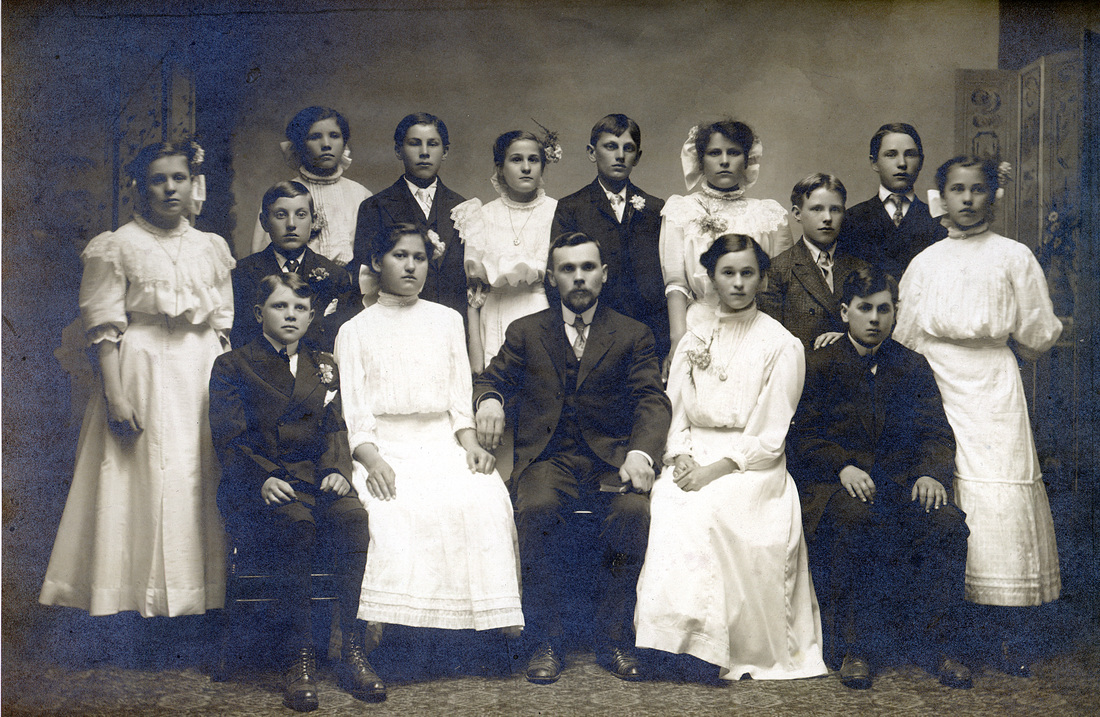 Free Evangelical Brethren Confirmation Class of 1911 or 1912?