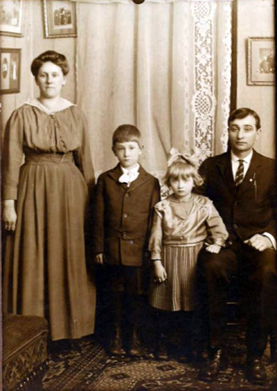 Elizabeth Weber (née Klaus) and John Weber with their children Harold and Leona at their home on Rodney Avenue. Arthur Henry and his twin and Kenneth Carl were born later. Photograph courtesy of Karen Drier Esayian.