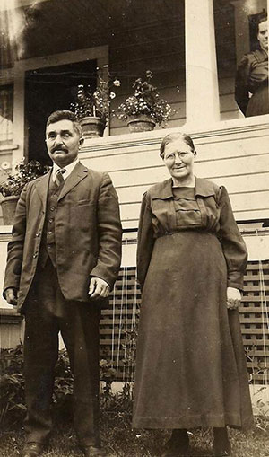 Anna Elizabeth (Alice) Deering with her husband John Rennich in July 1923. Photograph courtesy of Karen Drier Esayian.