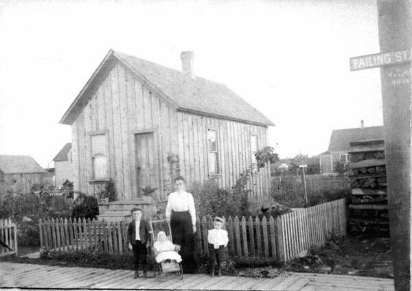 Lena Schleicher and her children about 1904